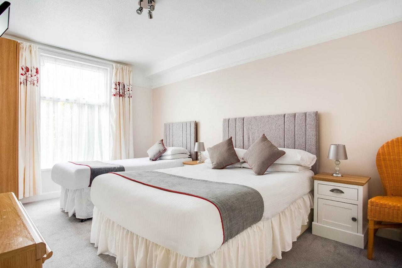 Oyo Godolphin Arms Hotel