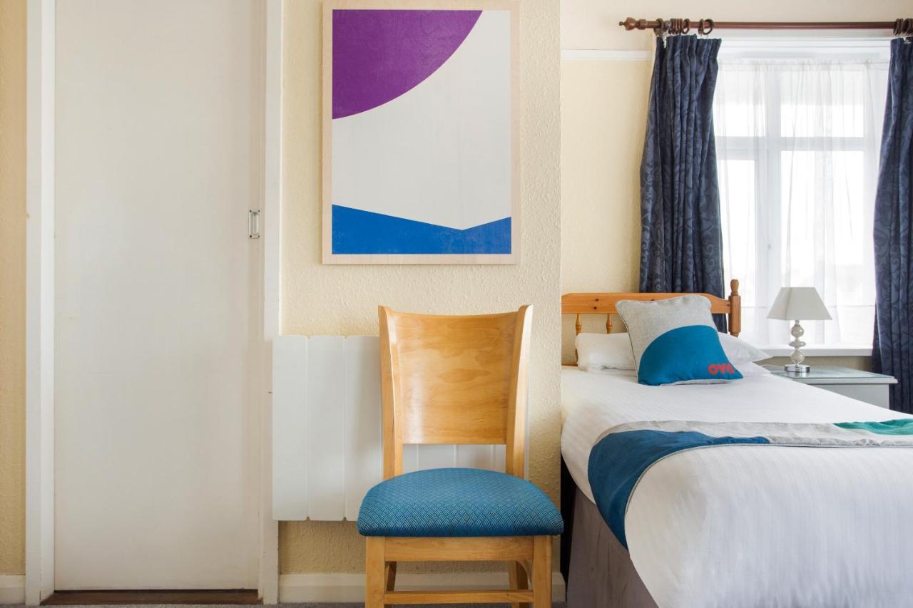 Oyo Godolphin Arms Hotel