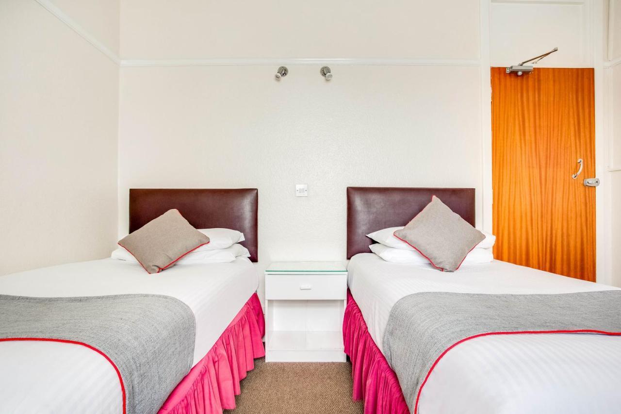 Oyo Godolphin Arms Hotel 3*
