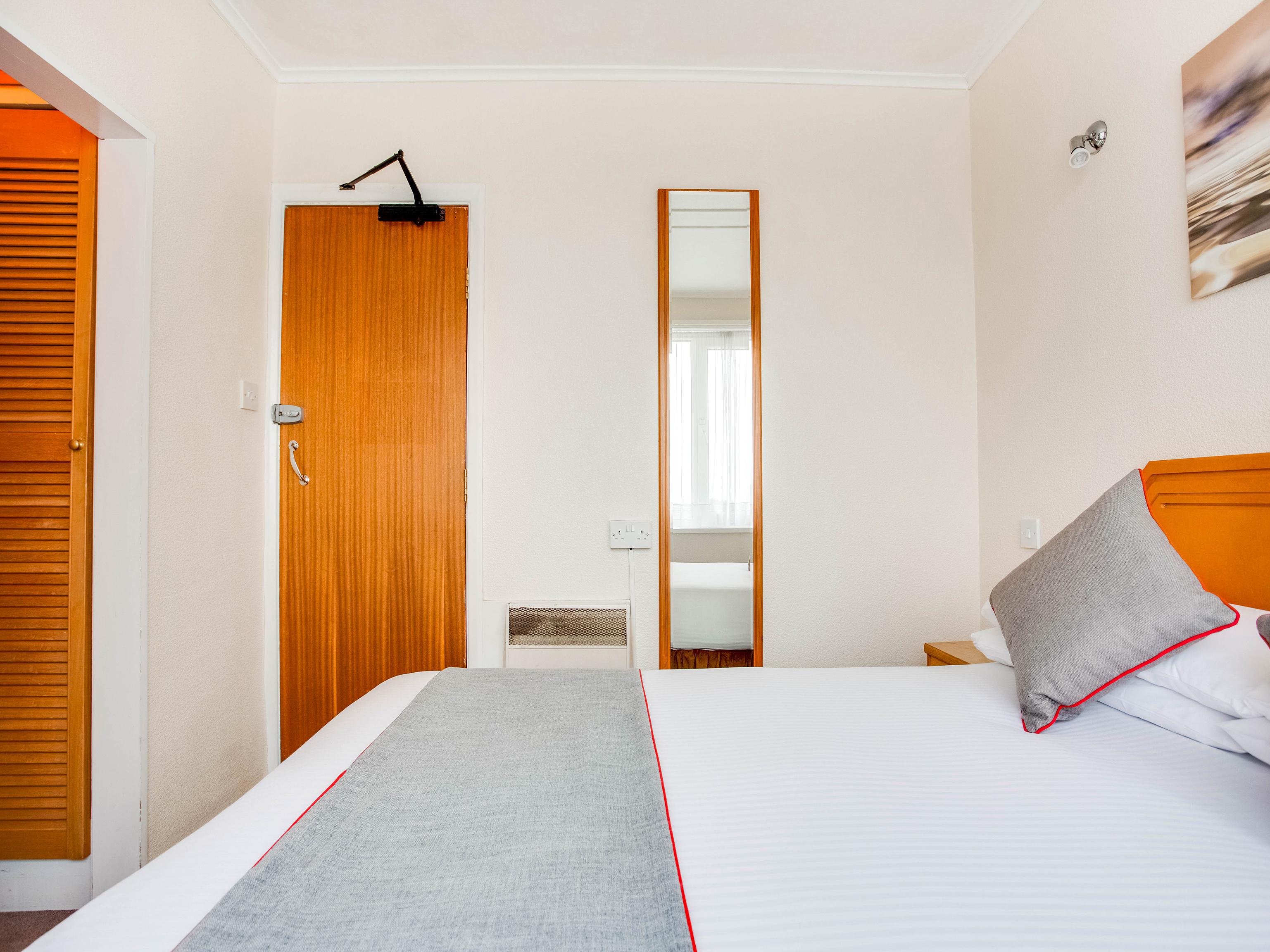 Oyo Godolphin Arms Hotel 3*
