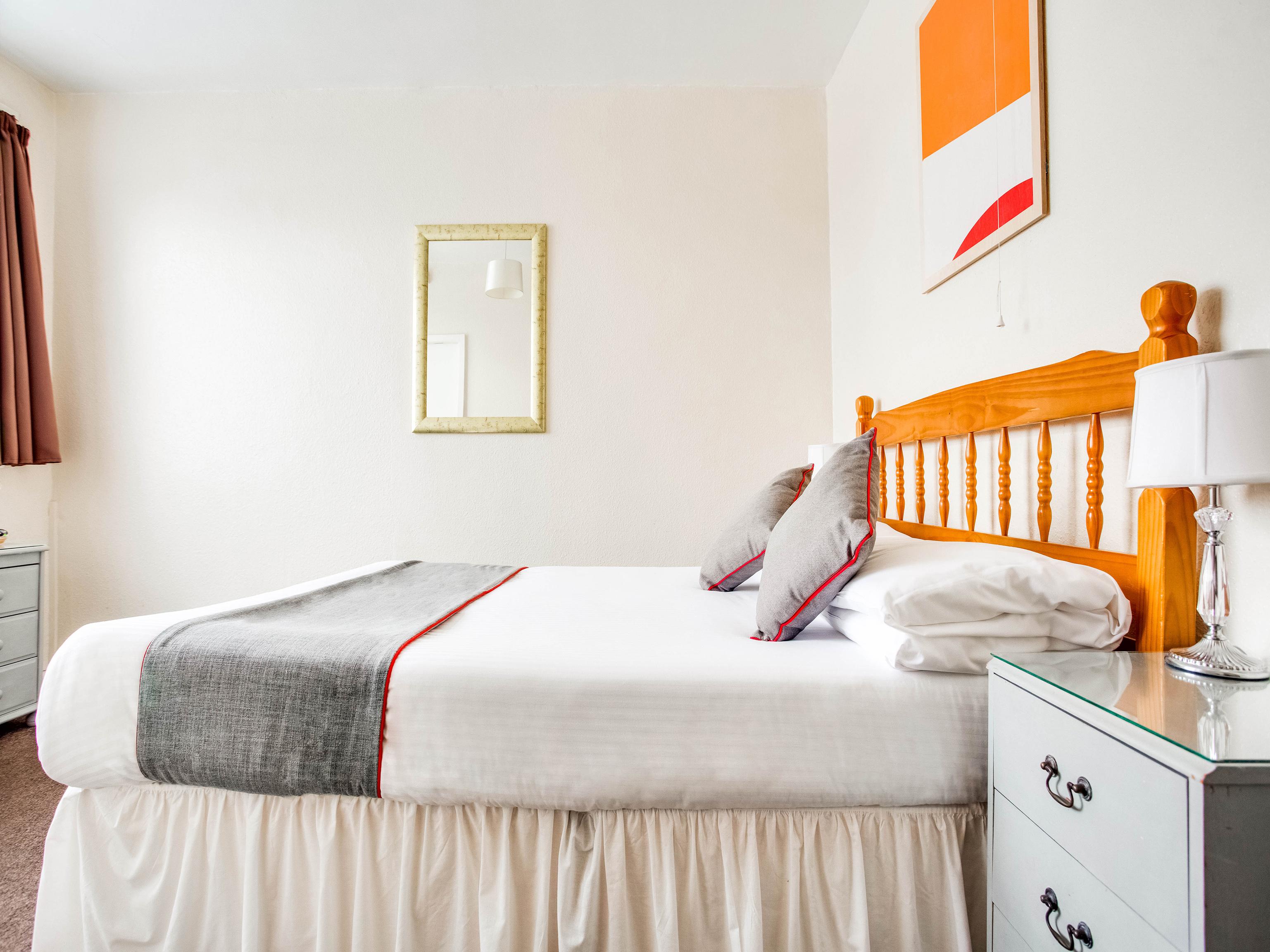 Oyo Godolphin Arms Hotel 3*