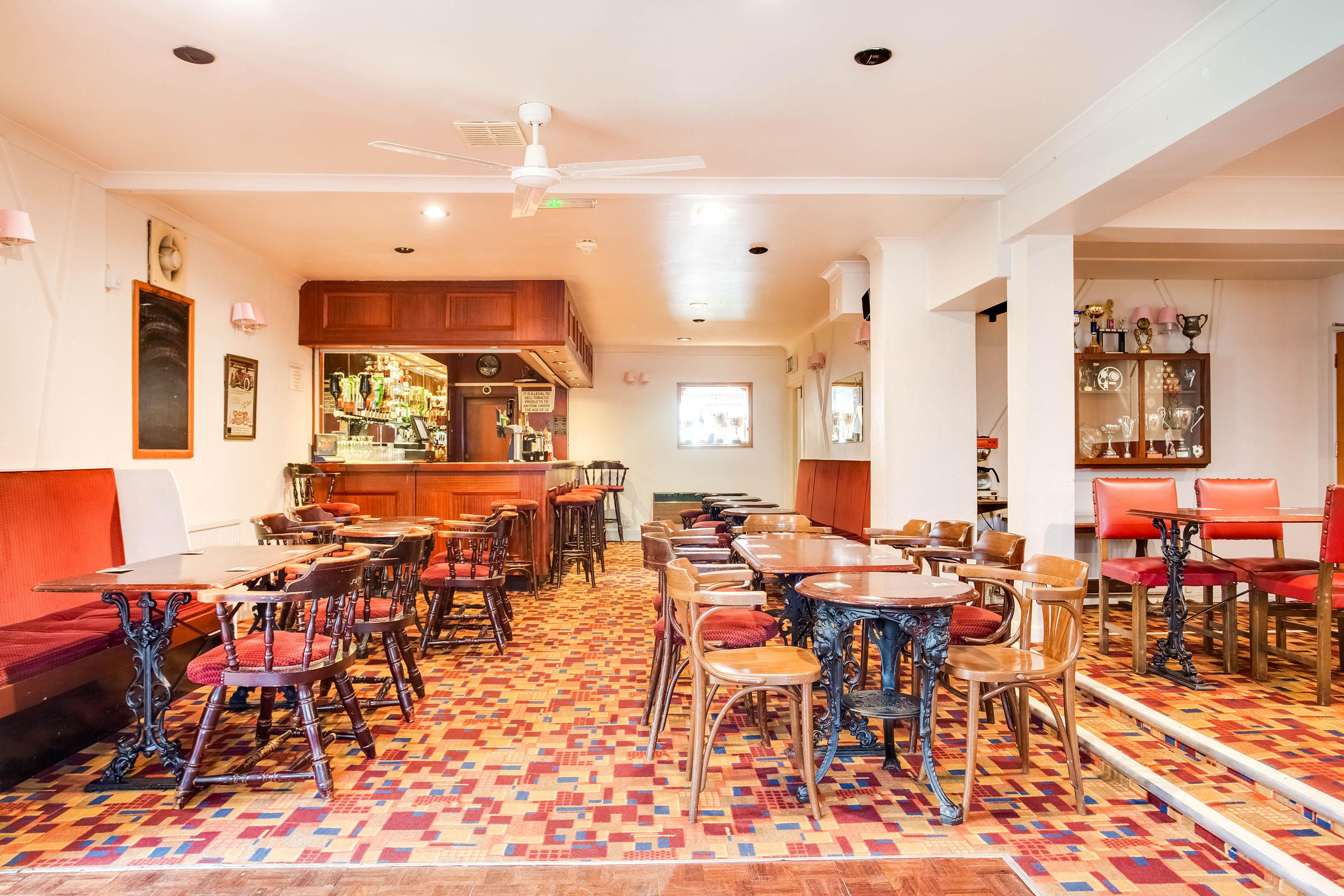 Oyo Godolphin Arms Hotel 3*