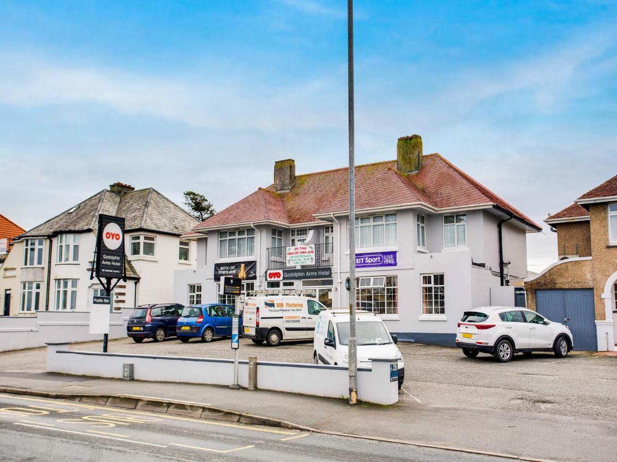 Oyo Godolphin Arms Hotel 3*