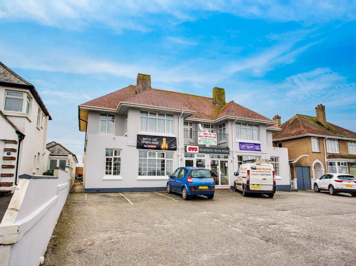 Oyo Godolphin Arms Hotel
